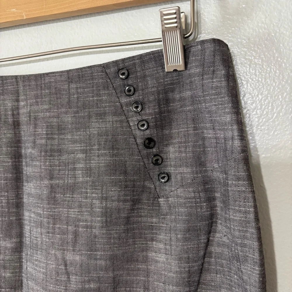 I.Z Byer California Dark Gray Business Office Skirt W/ Button Detail Size 7